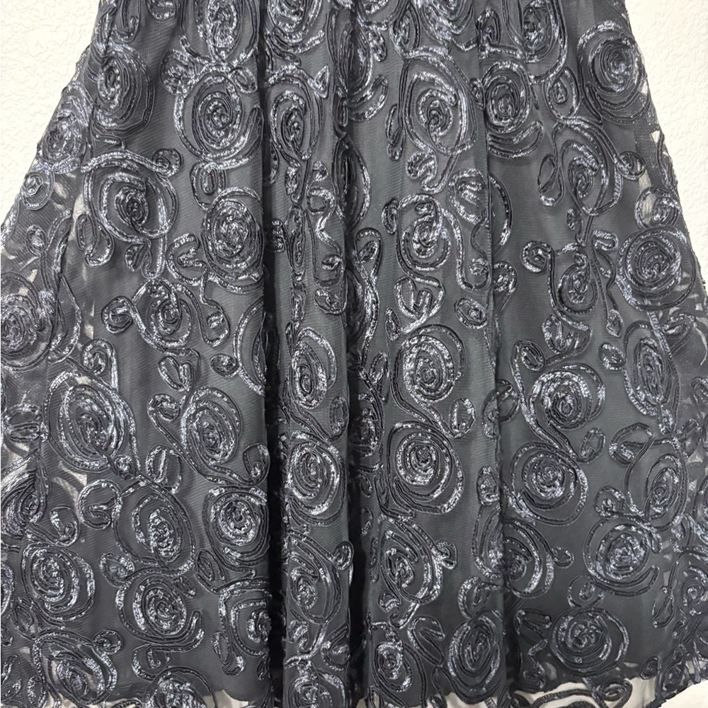 Adrianna Papell Elegant Black Cocktail, Party Dress, Sleeveless, Pleated Bodice - Picture 5 of 14